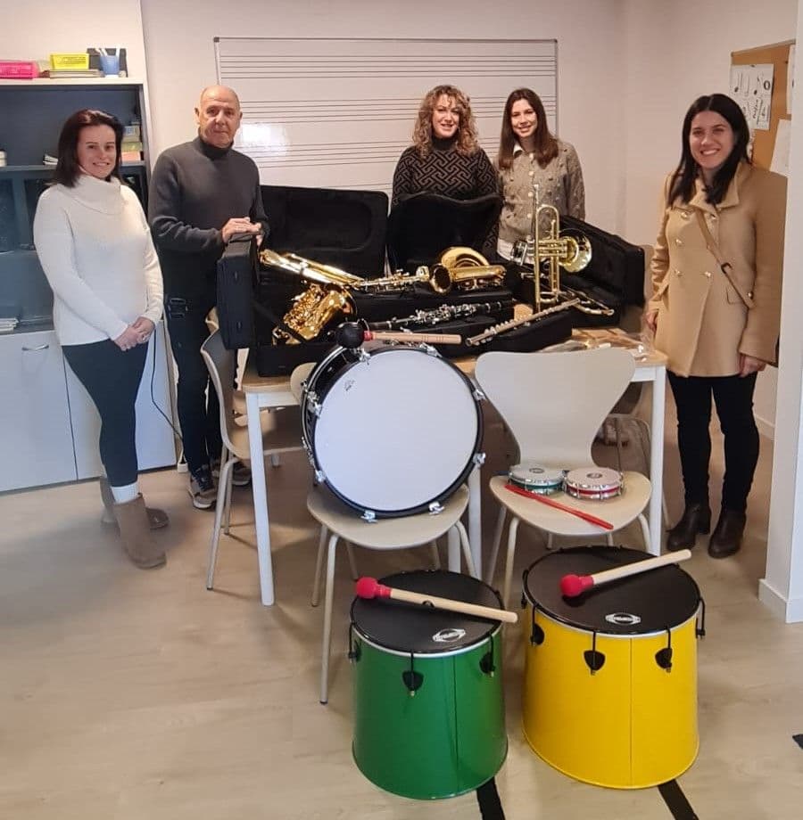 La Regidoria de Cultura amplia el banc d'instruments musicals de l'Escoleta de Música Enharmonia