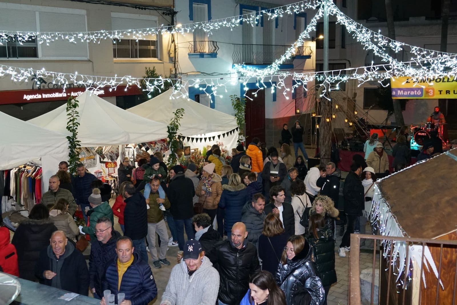 La II Fireta de Nadal de l’Ampolla consolida el seu èxit amb més estands i activitats