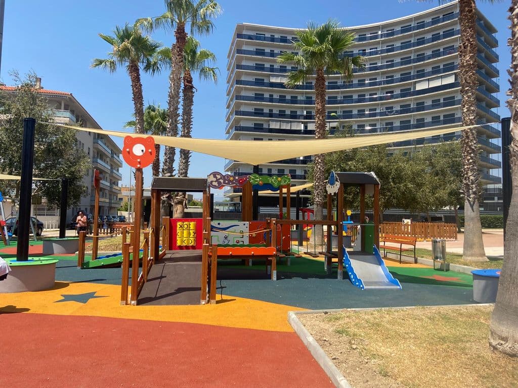 L'Ampolla estrena el primer parc infantil inclusiu del municipi