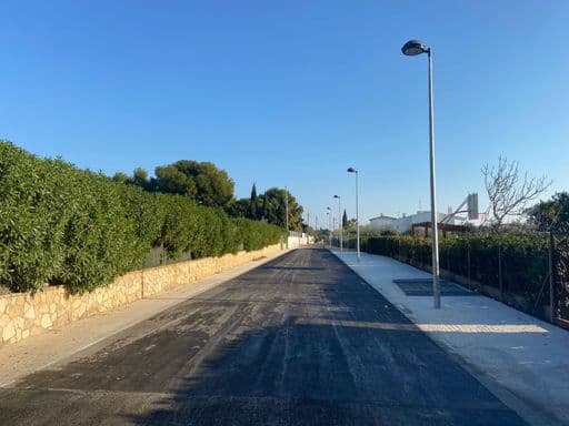 L'Ajuntament de l'Ampolla urbanitza el carrer Lliri de Mar, al barri del Baconé