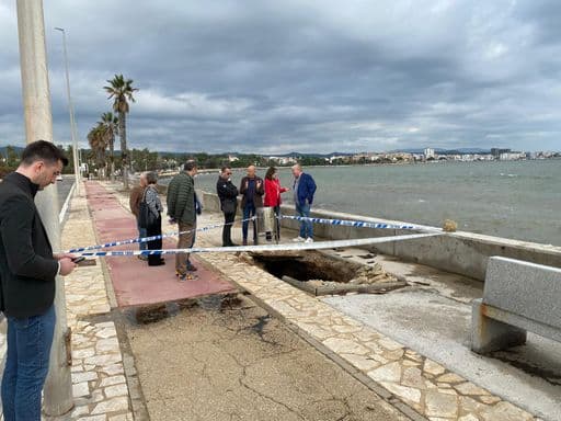Representants del Servei de Costes, de la Generalitat i de l'Ajuntament visiten el litoral de l'Ampolla per revisar l'estat i necessitats d'aquests espais naturals