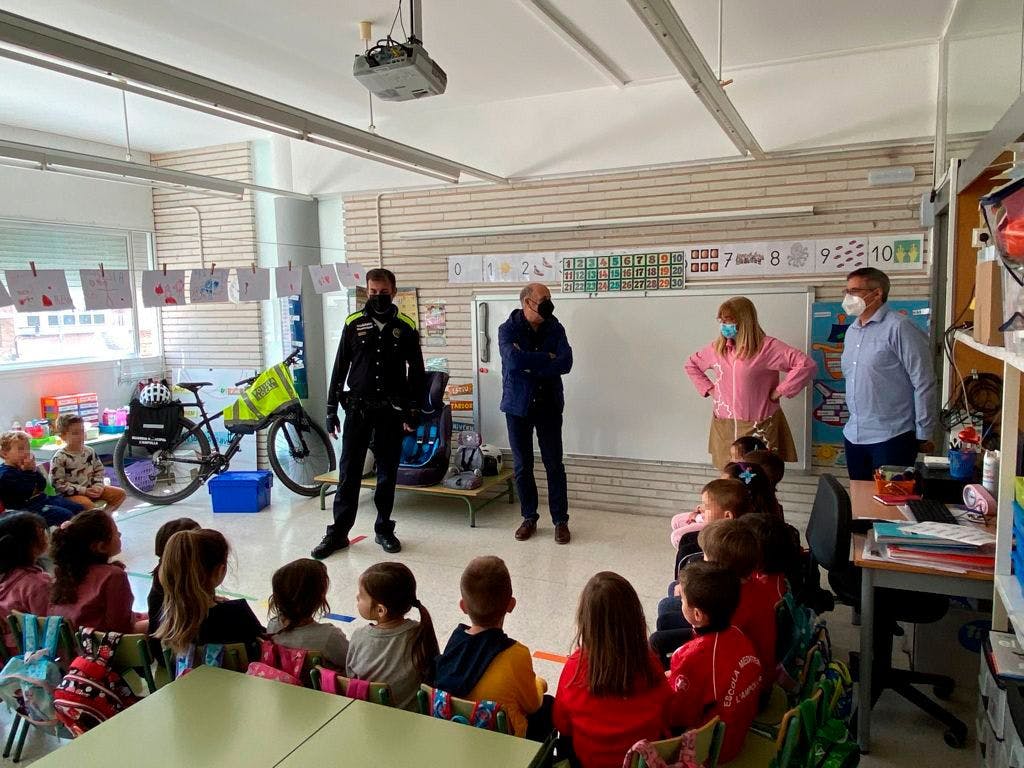 L’Ajuntament de l’Ampolla promou una campanya de seguretat viària a través de la Policia Local a l'escola Mediterrani