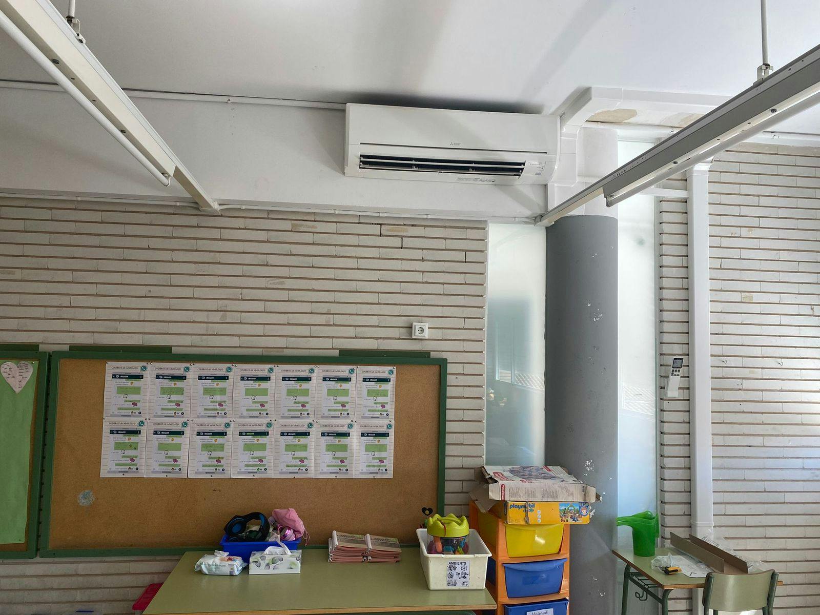 L'Ajuntament de l’Ampolla instal·la aires condicionats a les aules de l’escola Mediterrani