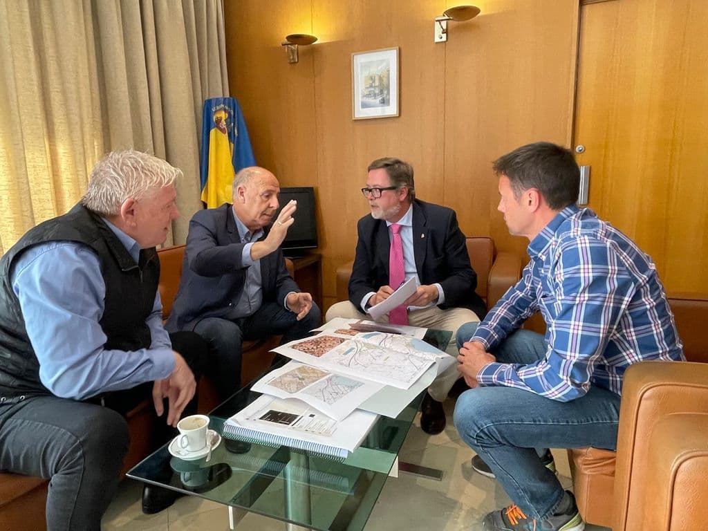 L'Ampolla estudia com ampliar el servei de correus i millorar l'accés al municipi per l'entrada nord