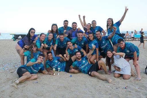L'equip Teslaboral, guanyador del XXV Open de Futbol Platja Ciutat de l'Ampolla